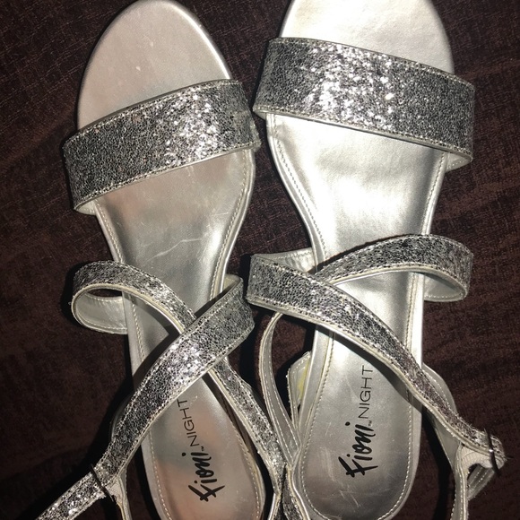 🌟Silver Sparkly Heels - Picture 2 of 7